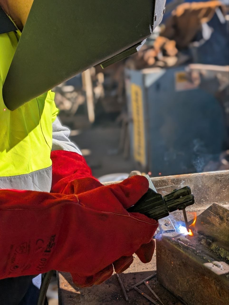 Práctica de soldadura SMAW en formación de reparaciones