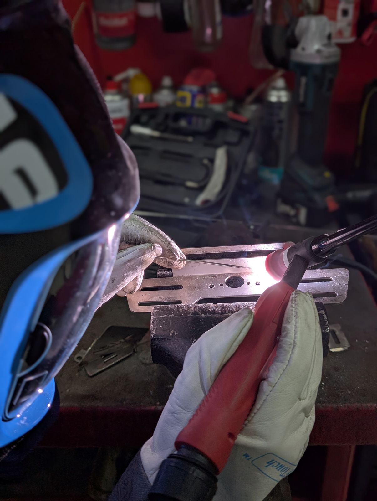 Soldadura TIG sobre pieza de aluminio estructural