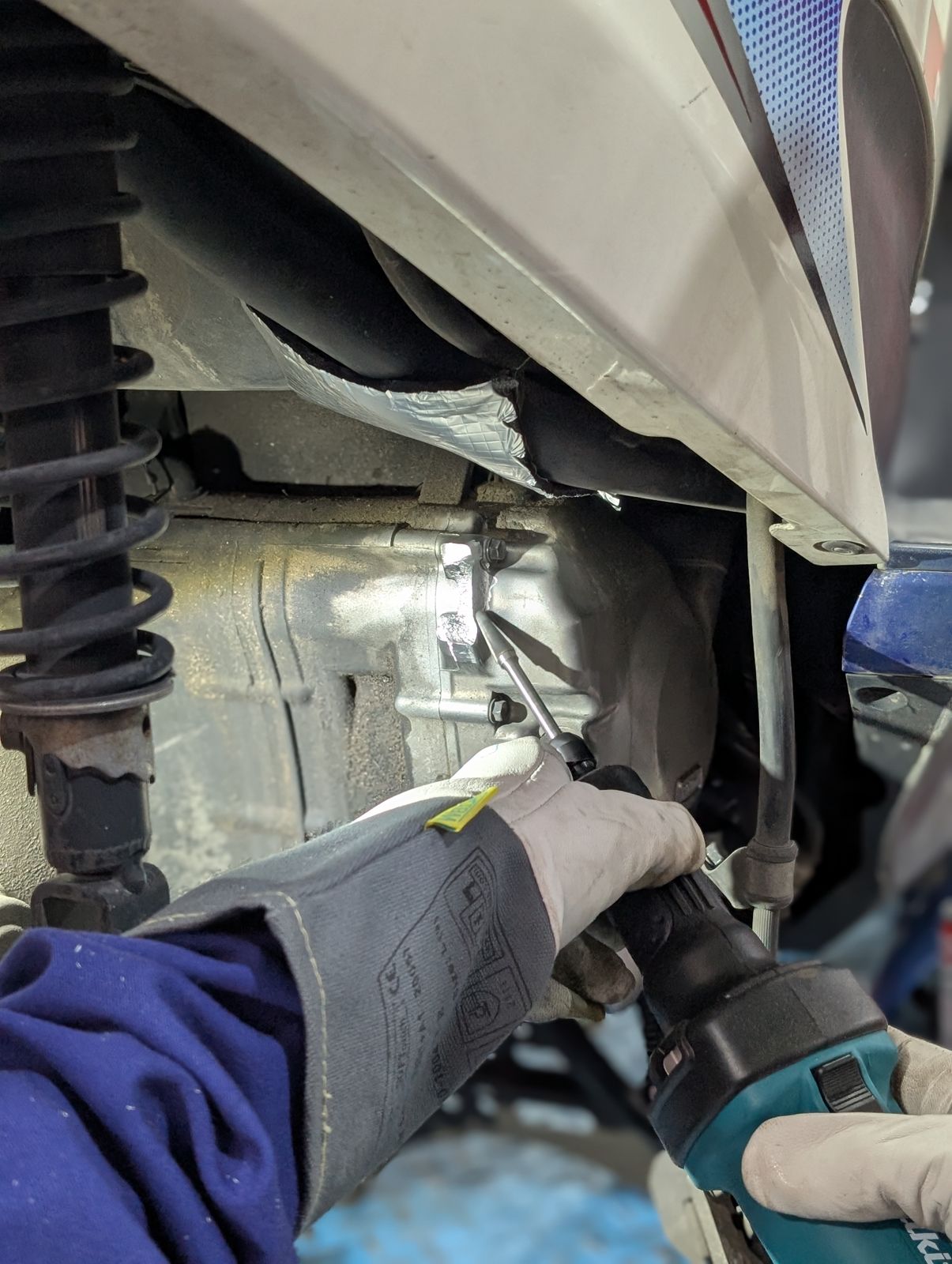 Reparación de pieza de aluminio en vehículo
