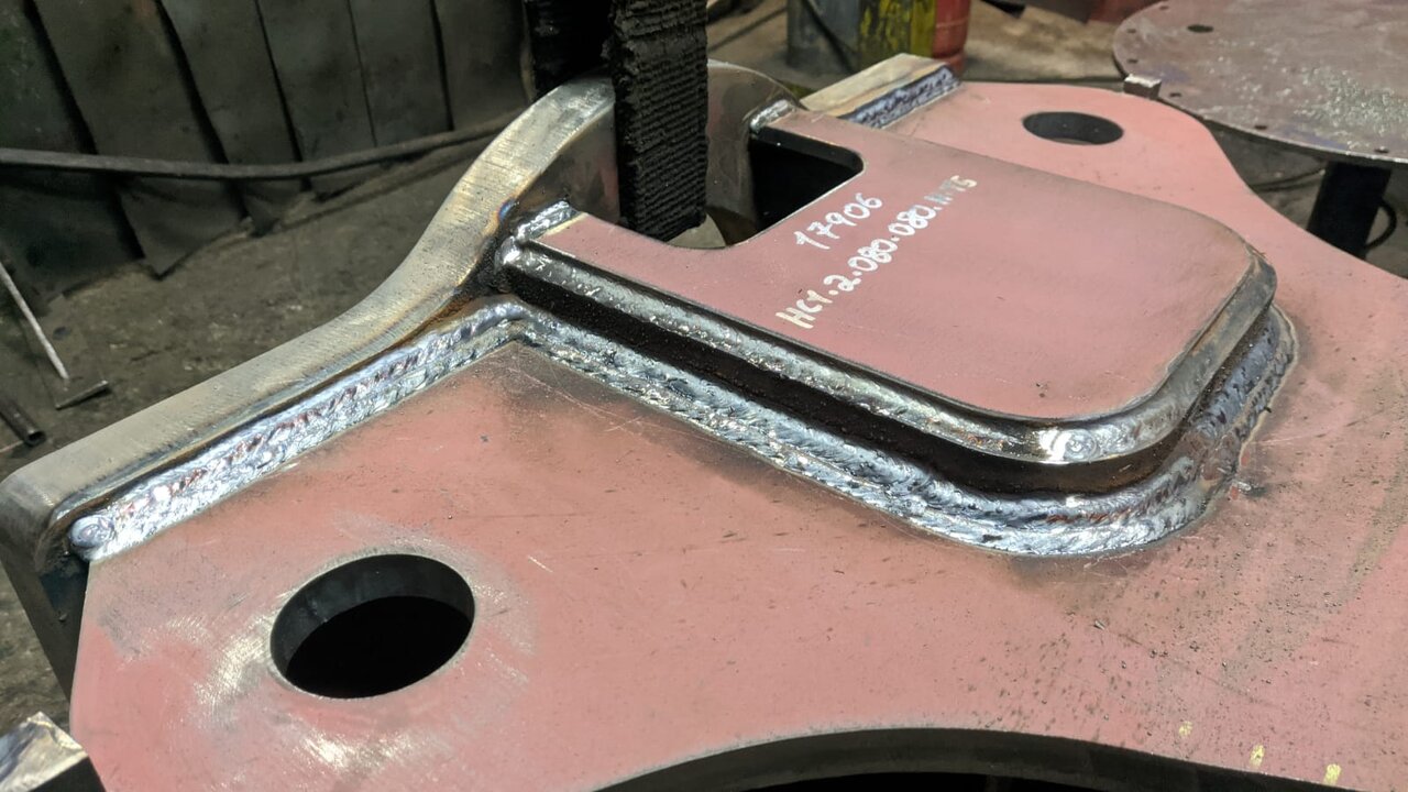 Soldadura multicordón en refuerzo de maquinaria industrial con acero Dillimax