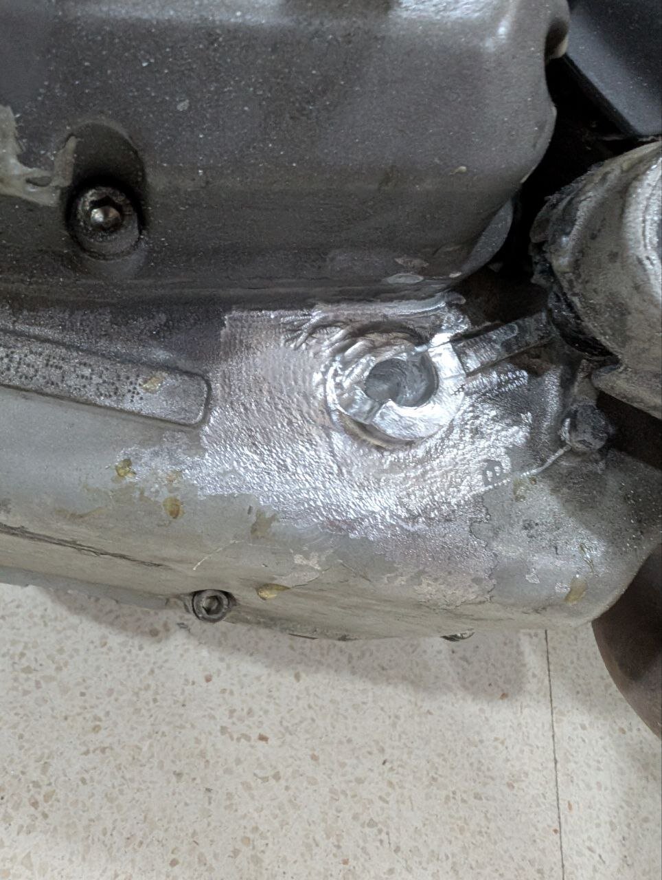 Reparación de cárter de motocicleta en aluminio de fundición