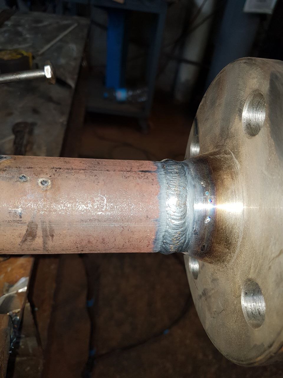Soldadura de tubo a brida de acero al carbono