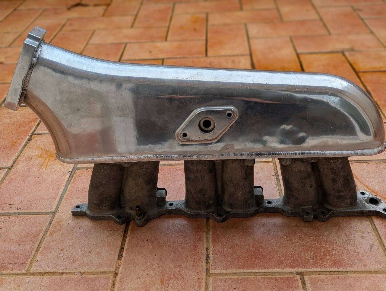 Colector de admisión de aluminio soldado sobre múltiple